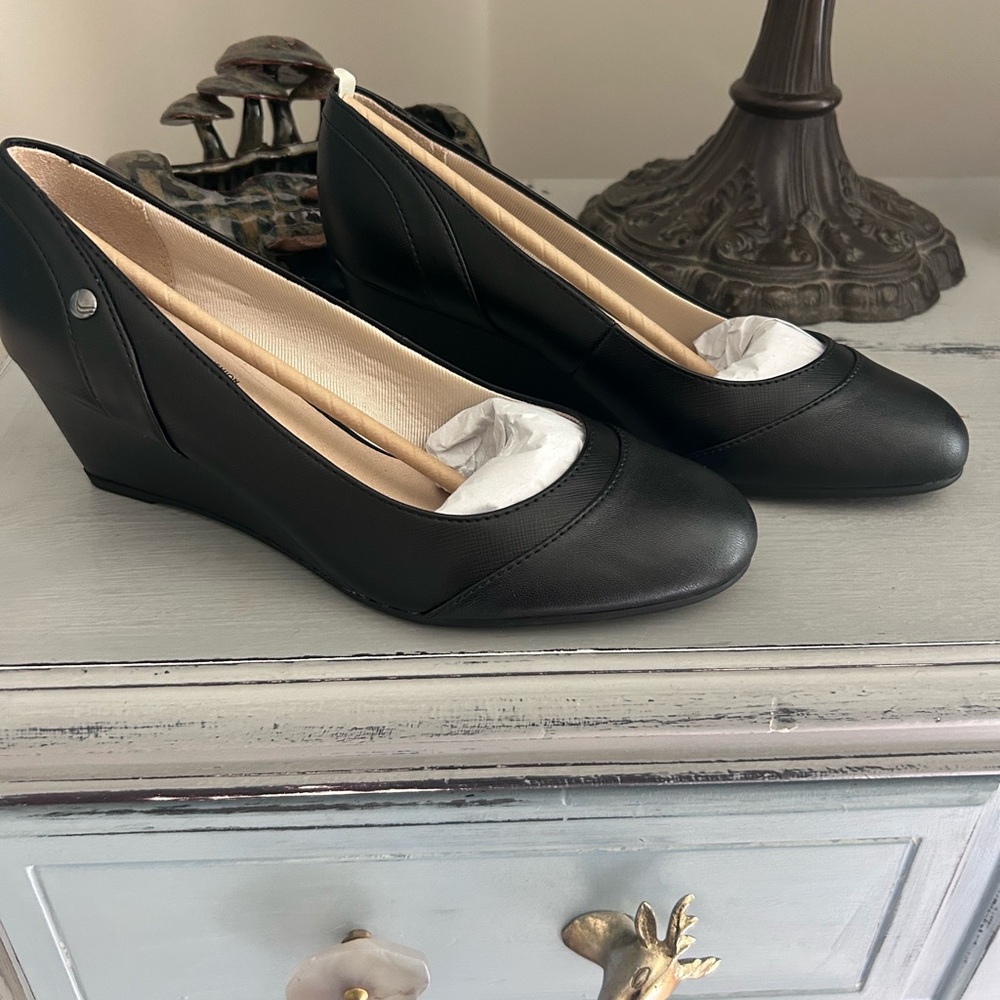 Life Stride Black Wedge Pumps for Women